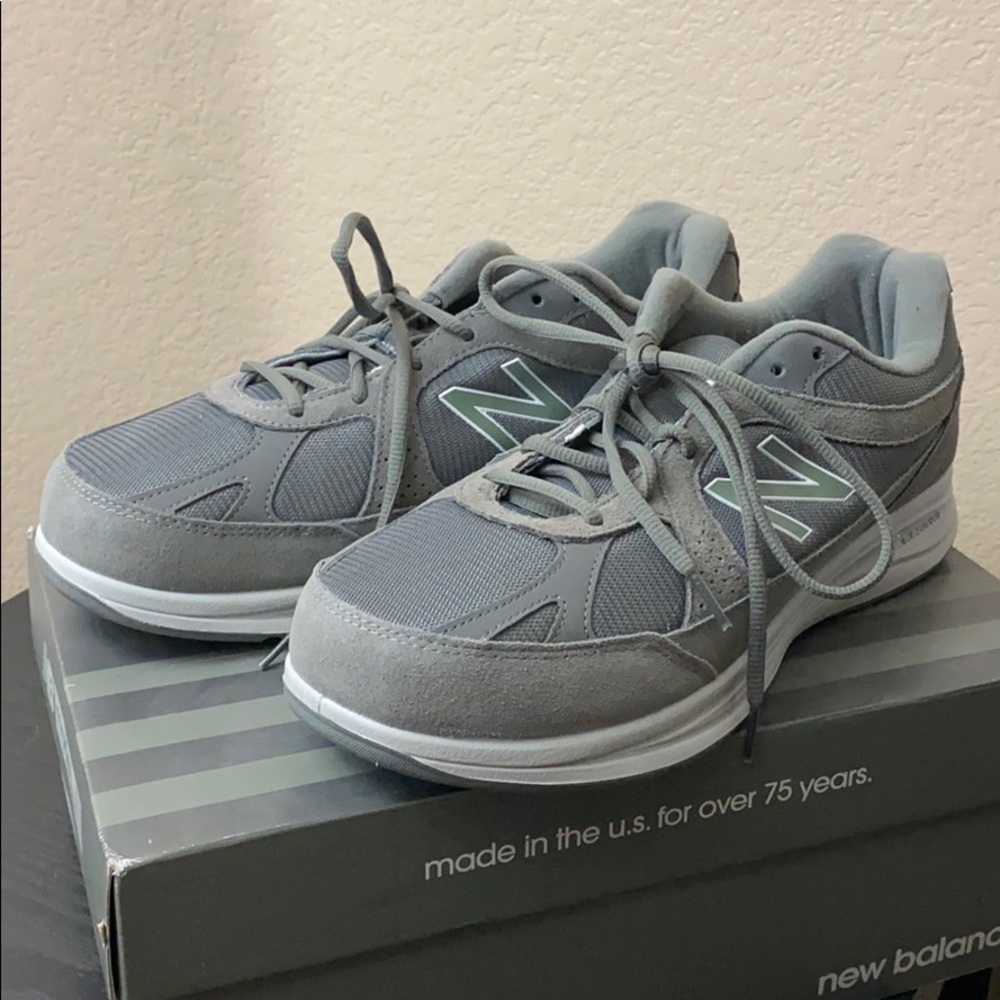 Mens Size10.5 4E Wide New Balance Course Runners